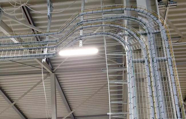 Foto Kabelverlegung Gittersystem
