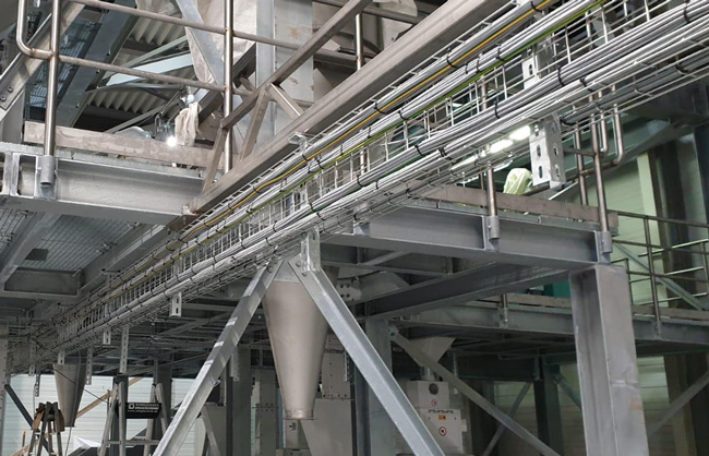 Foto Kabelverlegung Gittersystem