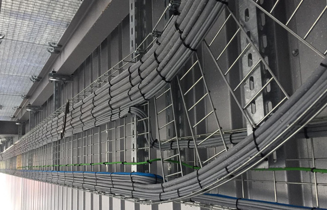 Foto Kabelverlegung Gittersystem