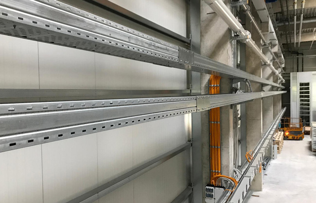 Foto Kabelverlegung Weitspannsystem Kabeltrasse
